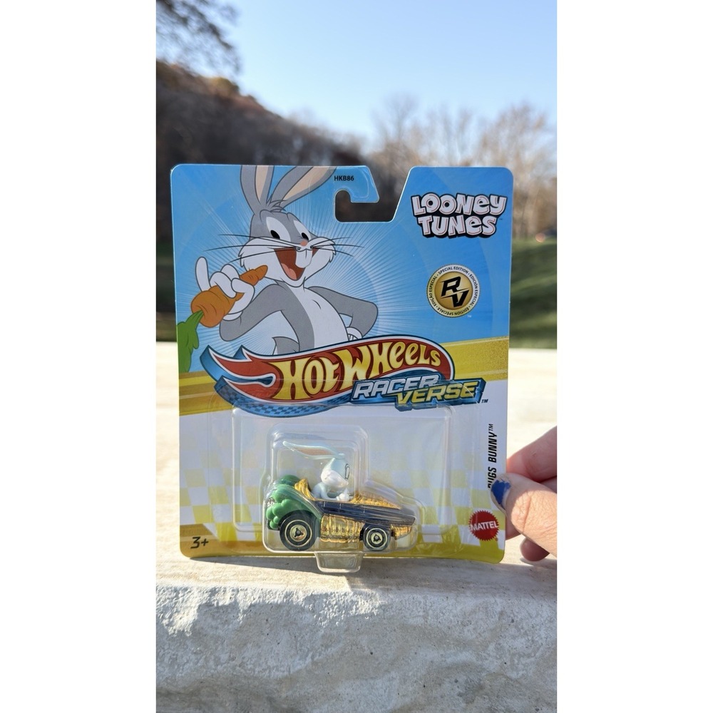 2025 Hot Wheels Racer Verse Looney Tunes Bugs Bunny Gold CHASE